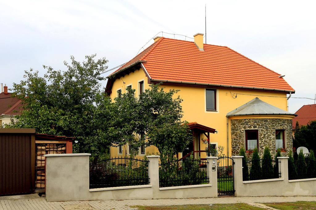 Nemes Apartman Eger Ruang foto